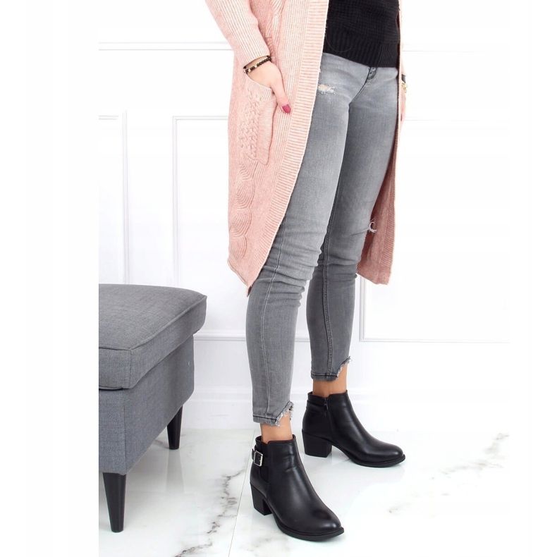 Schwarze Stiefel mit niedrigem Absatz J101 Schwarz 1