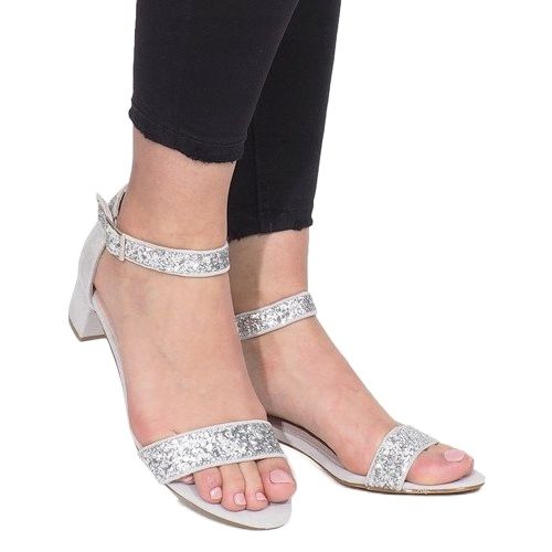 Sandalen auf dem Montana-Pfosten silber- grau 2