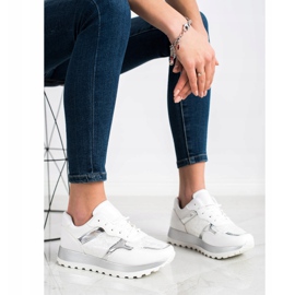Bestelle Stylische Sneaker weiß 1