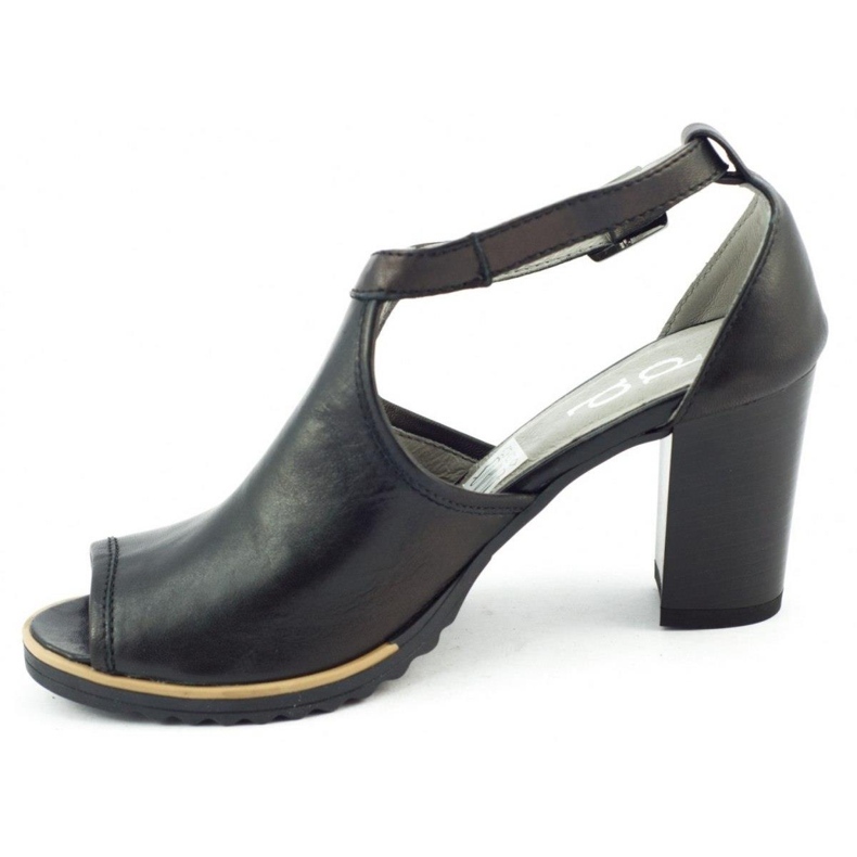 Dolce Pietro Schwarze Sandalen am Pfosten 1022 1