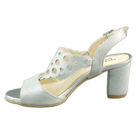 Dolce Pietro Damen Wildledersandalen on the post 2083 in Weiß und Silber mehrfarbig 1