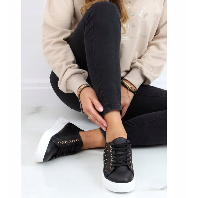 Schwarze Damen-Sneaker mit Nieten LA124P Schwarz 1