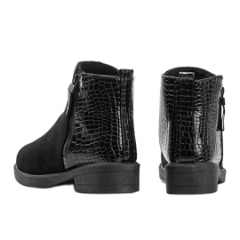 Schwarze flache Stiefel aus Wildleder von Genesario 1
