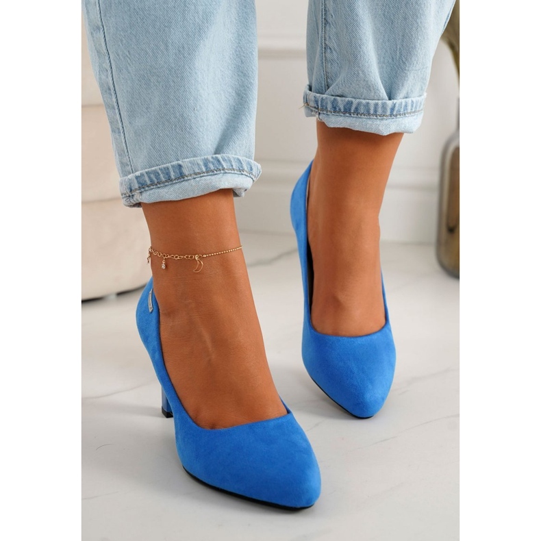 PJ1 Klassische Pumps auf einer Bar Wildleder Blau Eleanor 2