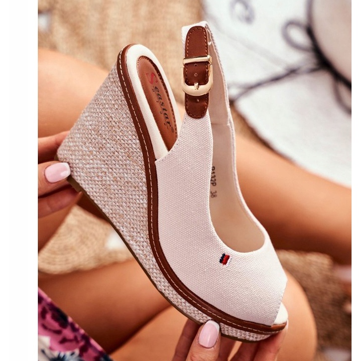 PS1 Tommy Beige Sandalen auf einem geflochtenen Keilabsatz 1