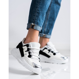 Ideal Shoes Sneakers mit schwarzem Einsatz weiß 1