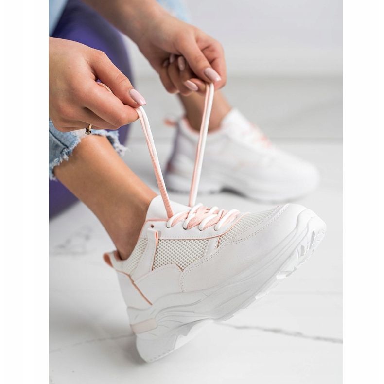 SHELOVET Bequeme weiße Turnschuhe 1