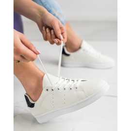 SHELOVET Niedrige Sportschuhe weiß 1