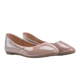 Beige lackierte India Ballerinas 1