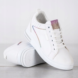 SHELOVET Weiße Schuhe mit verstecktem Keil 1