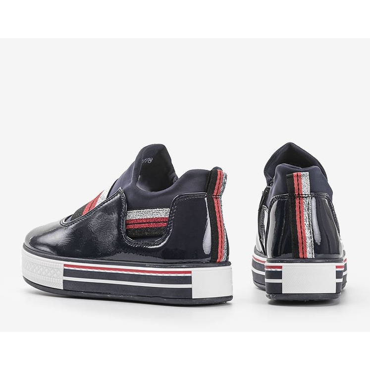 Marineblau lackierte Turnschuhe von Kaitlynn 1