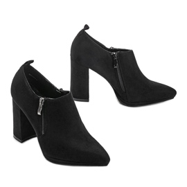 Schwarze Wildleder Stiefeletten am Carl Post 1