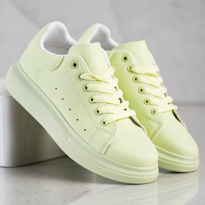 SHELOVET Grüne Turnschuhe auf der Plattform 1