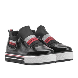 Schwarz lackierte Sneaker von Kaitlynn 1