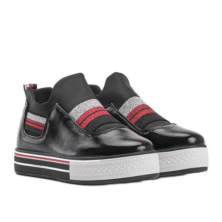 Schwarz lackierte Sneaker von Kaitlynn 1