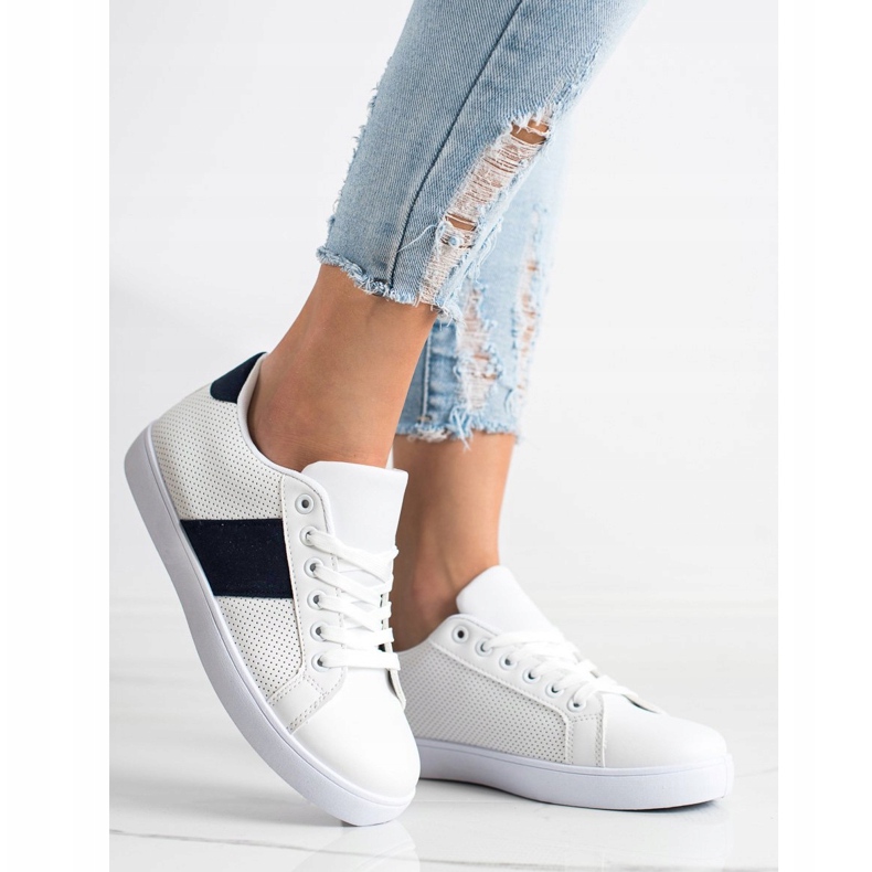 SHELOVET Durchbrochene Sneakers mit Öko-Leder weiß 2