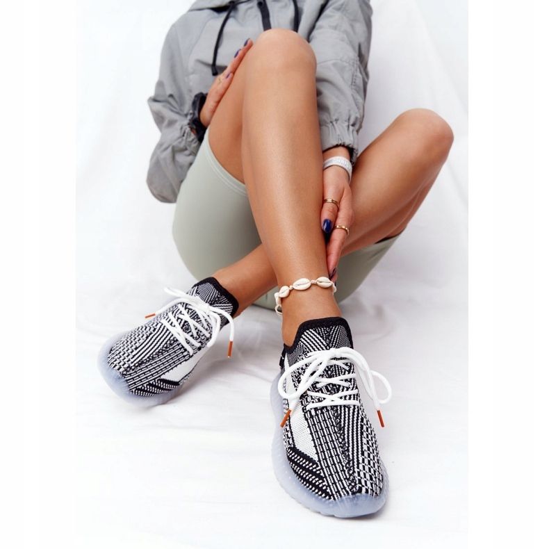 BM Sportschuhe auf einer Gelsohle Schwarz Freestyler weiß 1