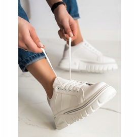 SHELOVET Weiße Turnschuhe auf der Plattform 1