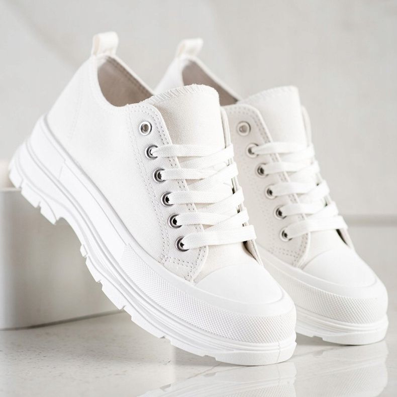 SHELOVET Weiße Turnschuhe auf der Plattform 1