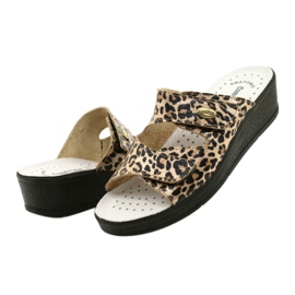 Frauen Lederflip Flops Leopardendruck beige 3
