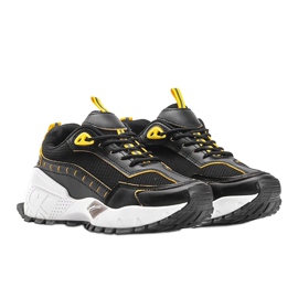 Erickas schwarze Sportschuhe 1