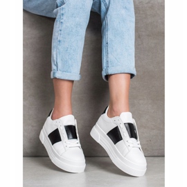 SHELOVET Sneakers mit Öko-Leder auf der Plattform weiß 1