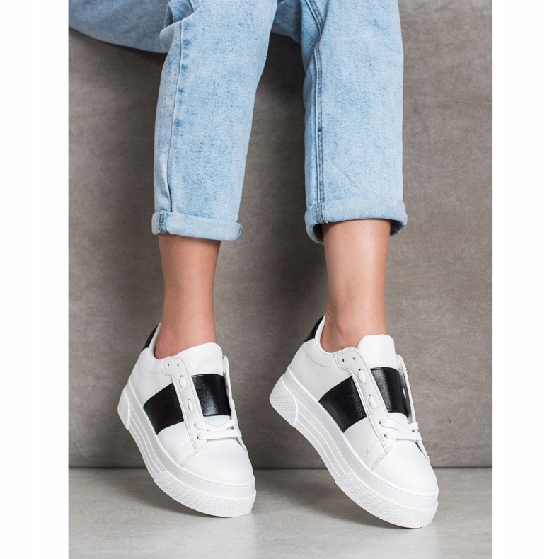 SHELOVET Sneakers mit Öko-Leder auf der Plattform weiß 1