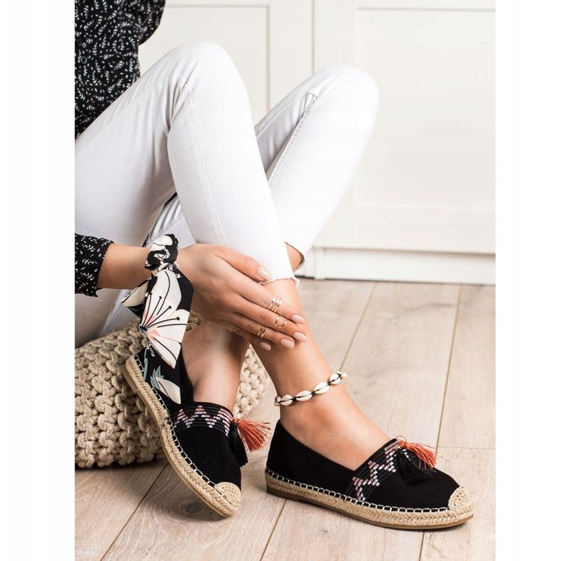 Best Shoes Modische Espadrilles mit Ornamenten schwarz 1