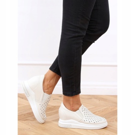 Sneakers schlüpfen auf dem beigen Keil HY-251 Beige 2