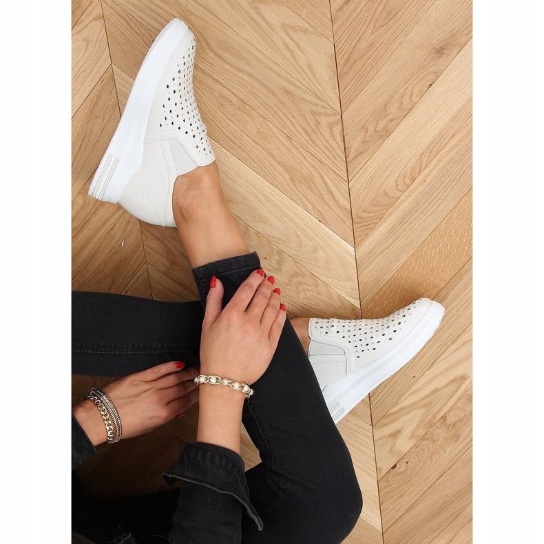 Sneakers schlüpfen auf dem beigen Keil HY-251 Beige 1