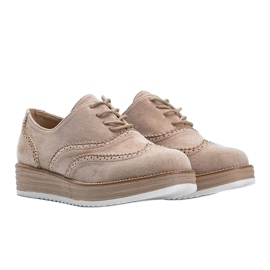 Beige Wildlederschuhe auf einer hohen Kenia-Sohle 1
