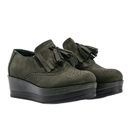 Grüne Wildlederschuhe auf dem Makenzie Wedge 1