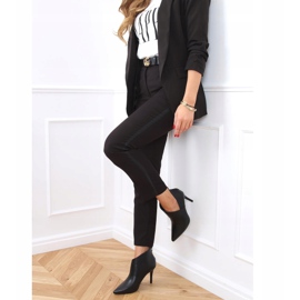 Schwarze Stiefel an einer Nadel ausgeschnitten schwarz 9561 Schwarz 1