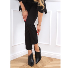 Schwarze Stiefel an einer Nadel ausgeschnitten schwarz 9561 Schwarz 2