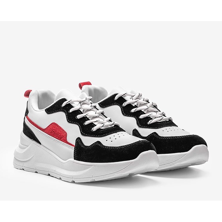 Weiße Sneaker mit schwarzen Alexia-Accessoires 1