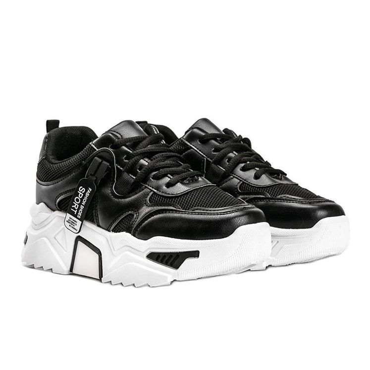 Schwarze Sneaker mit dicker Cristina-Sohle 1