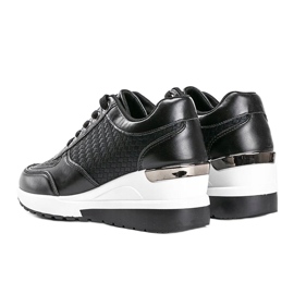 Schwarz glänzende Sneaker auf dem Mara Wedge 1