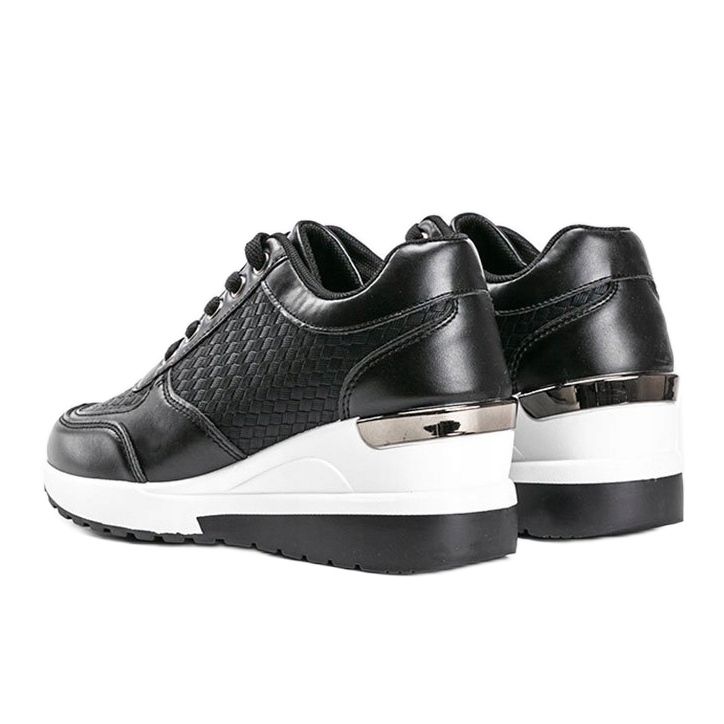 Schwarz glänzende Sneaker auf dem Mara Wedge 1