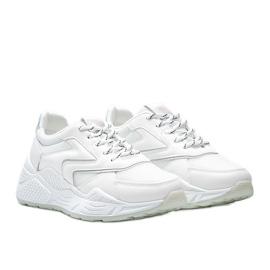 Klobige weiße Sneaker mit metallischen Kenna-Details 1