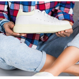 SHELOVET Sneakers auf der grünen Plattform weiß 1