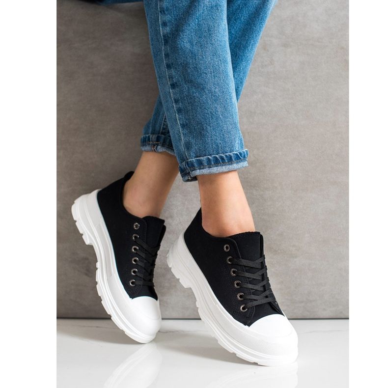 SHELOVET Schwarze Turnschuhe auf der Plattform 1