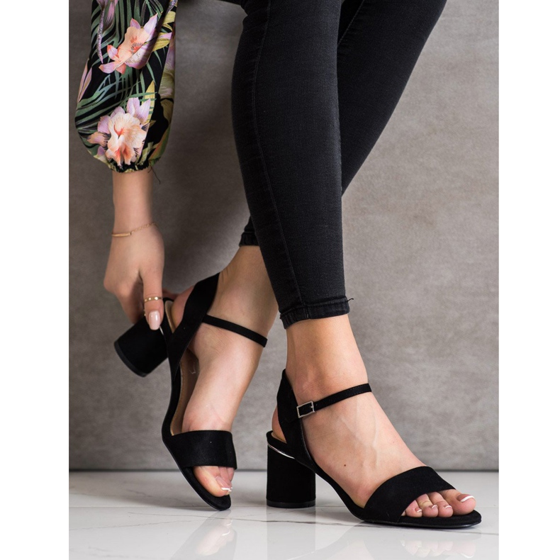 Evento Stilvolle Sandalen an einer Bar schwarz 2