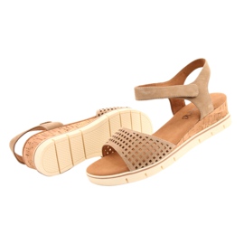 Caprice Ledersandalen mit Keilabsatz 28710 beige 3