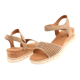 Caprice Ledersandalen mit Keilabsatz 28710 beige 2