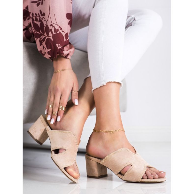 S. BARSKI Elegante Hausschuhe aus Wildleder beige golden 2