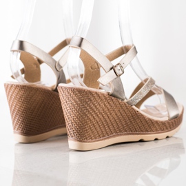 Sabatina Silberne Sandalen auf Keil beige 1