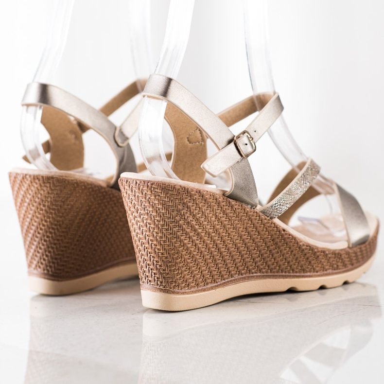 Sabatina Silberne Sandalen auf Keil beige 1