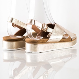 Goodin Goldene Sandalen auf der Plattform 1