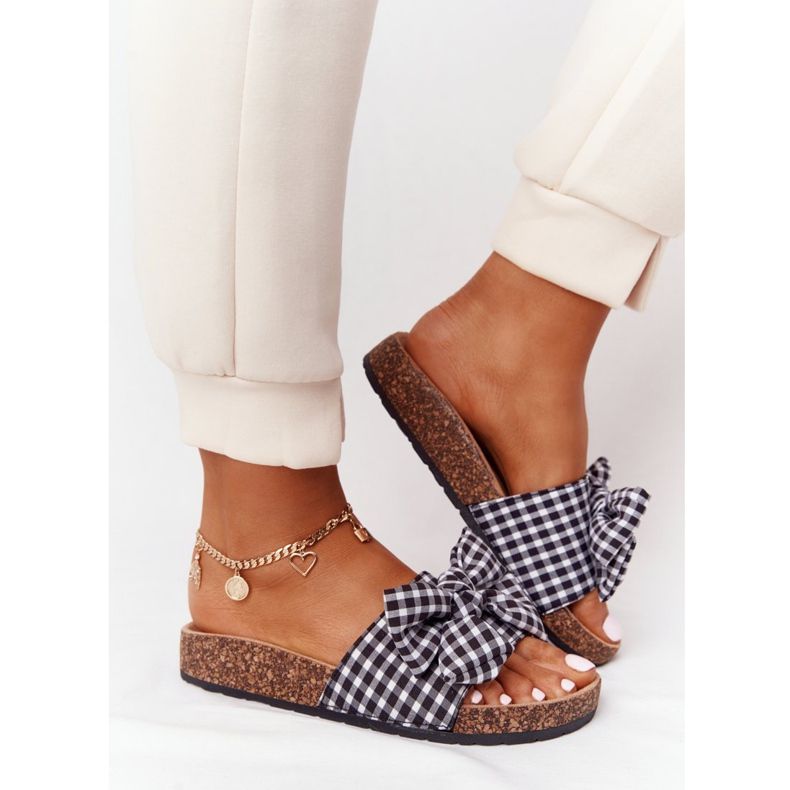 MSMG Hausschuhe auf Korksohle mit Amara karierter Schleife weiß schwarz 2