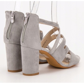 Evento Wildledersandalen auf einer Bar grau 2